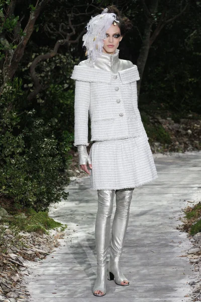 Look 3
